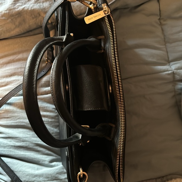 Black Michael kors purse - Picture 3 of 4